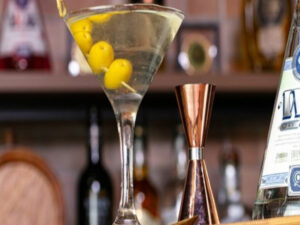 3 receitas de drinks com gin para se refrescar