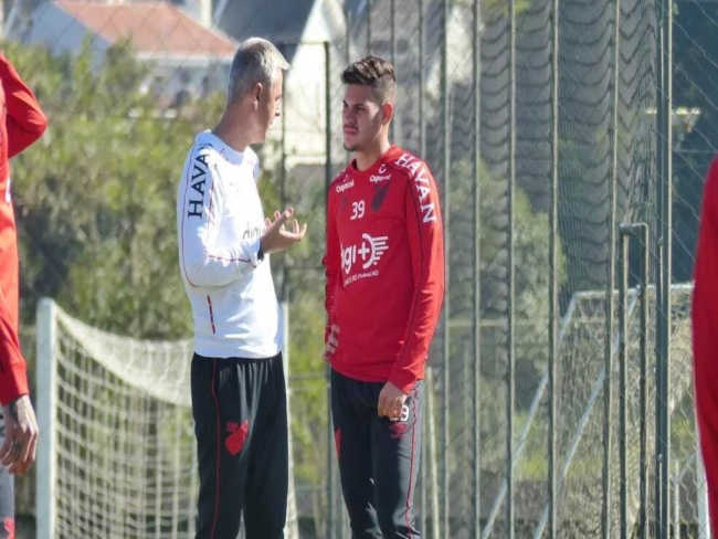 Bruno Guimarães elogia Tiago Nunes, e vê acerto na contratação