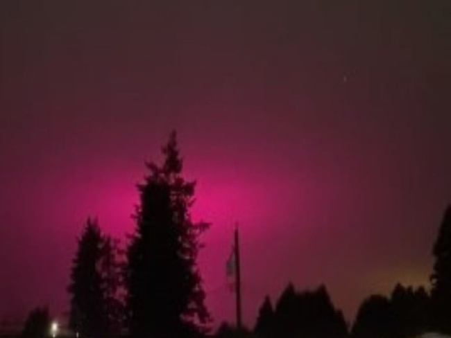 Estufa de maconha deixa o céu rosado no Canadá durante a madrugada