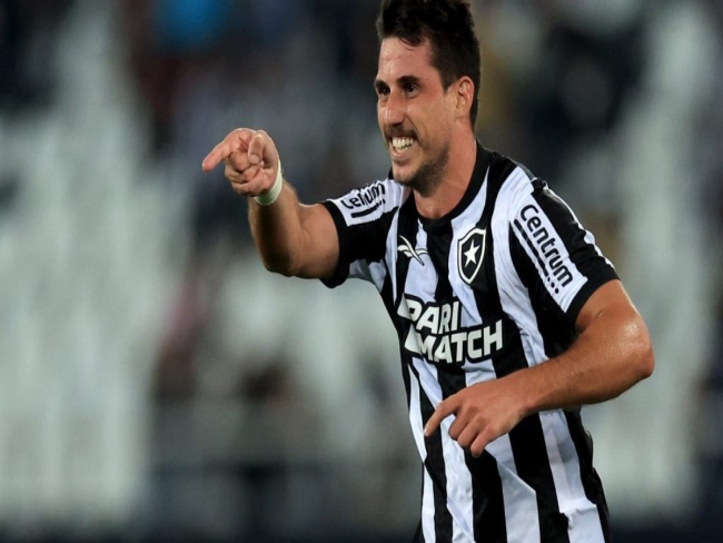 Botafogo busca renovação de empréstimo de Gabriel Pires