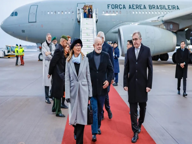 Lula desembarca em Berlim e defende