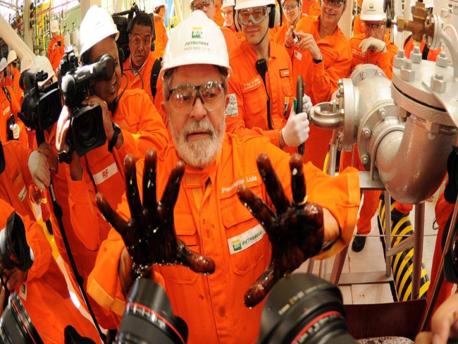 Lula ironiza presidente da Petrobras sobre unidade no Oriente Médio