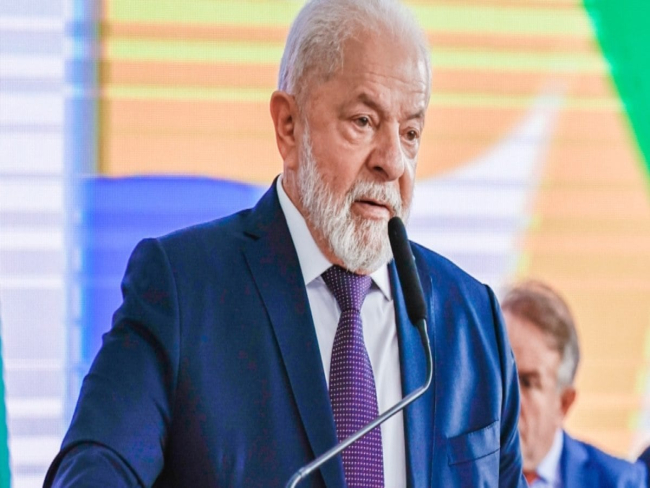 Lula volta a defender comércio internacional sem dólar e critica FMI