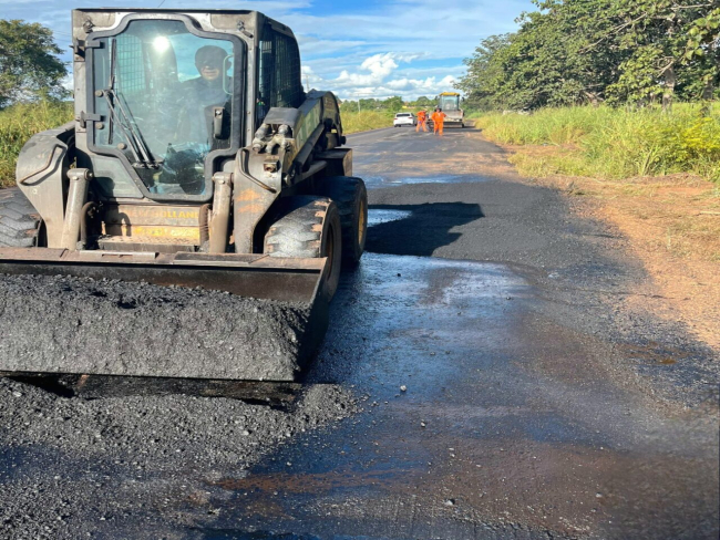 Estradas, Transportes, Serviços Públicos   Manutenção na RO 010 é realizada pelo governo de RO entre distrito de Nova Estrela e Rolim de Moura   Governo do Estado de Rondônia     		Governo do Estado de Rondônia