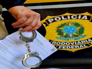 PRF em Rondônia cumpre mandado de prisão por tráfico de drogas em Guajará Mirim — Polícia Rodoviária Federal