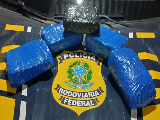 PRF apreende droga em ônibus de viagem interestadual — Polícia Rodoviária Federal