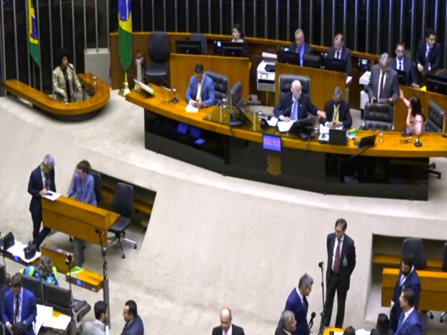 Câmara derruba MP do IOF