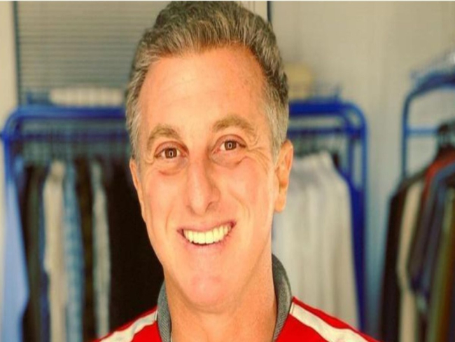 Luciano Huck elogia jovens que protegeram loja aberta à noite