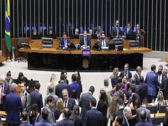 Senado acompanha Câmara e derruba decreto sobre IOF