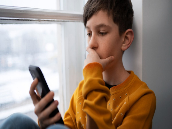 Cerca de 4 em cada 10 crianças usam IA para apoio emocional