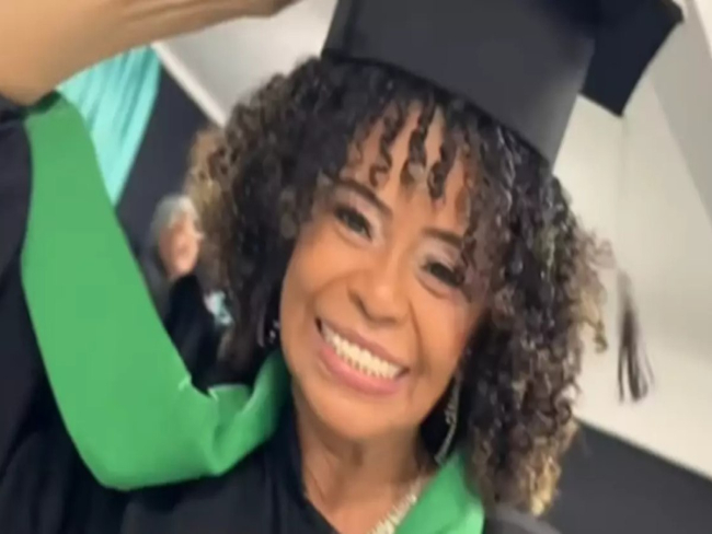 Ex usuária de drogas se forma no ensino médio e mira faculdade
