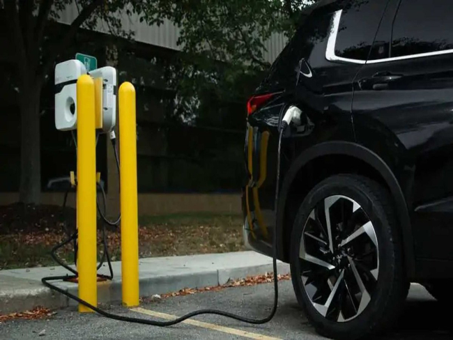 Justiça impede Trump de cortar verba para carros elétricos