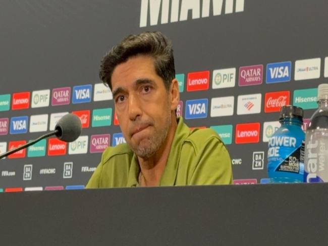 Obsessão: Abel cita mantra no Palmeiras e se declara em preleção