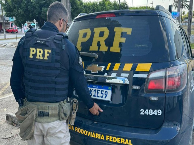 PRF em Rondônia prende em flagrante mulher por tráfico de drogas, cumpre mandados de prisão e recupera veículo adulterado no final de semana — Polícia Rodoviária Federal