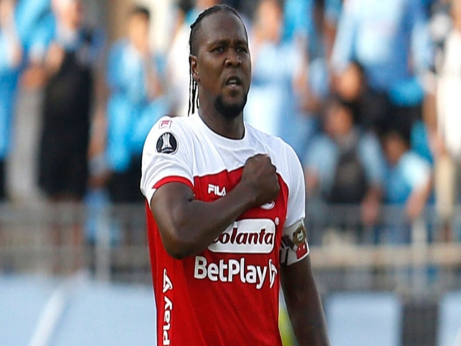 Surreal: ex Bahia se lesiona, fica em campo e faz gol do título