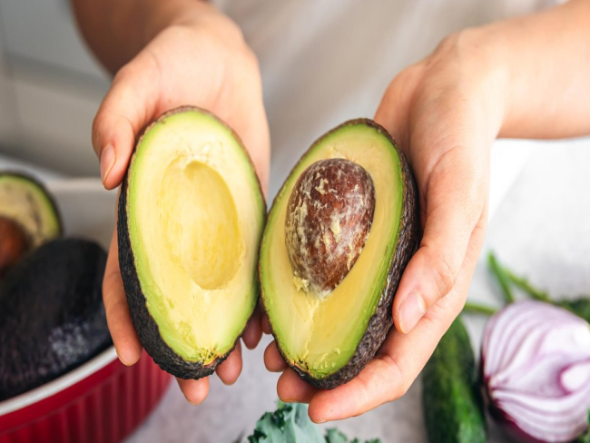 Abacate no café da manhã? Veja 2 sugestões de receitas saudáveis