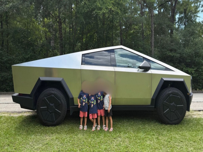 Dono de Cybertruck relata 50 dias de falhas e pede troca do carro