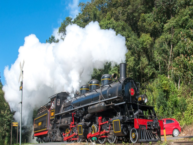 Trem turístico de Santa Catarina percorre a Serra do Mar; conheça