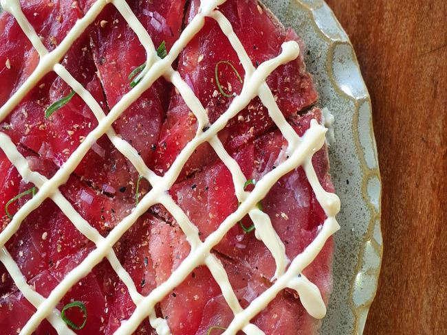 Veja como fazer pizza caseira de atum