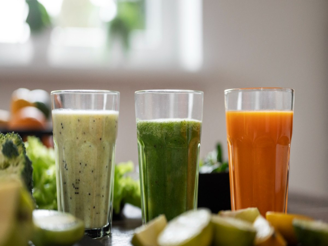 3 receitas de shots para recuperar o corpo após o Carnaval