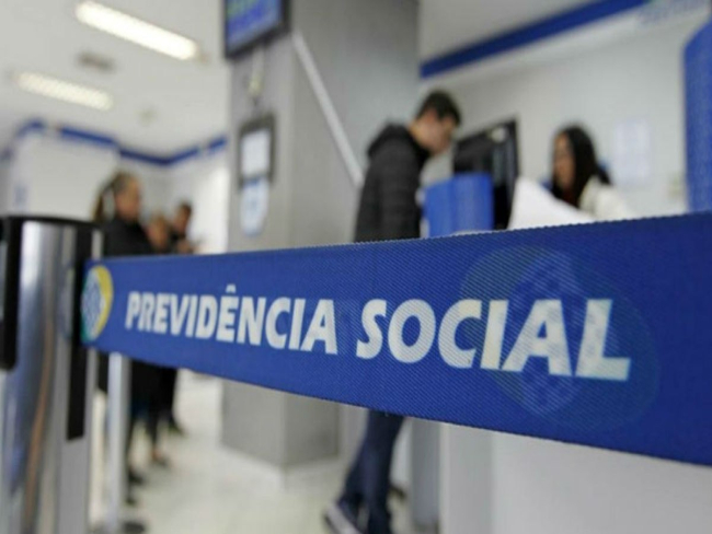 Câmara aprova projeto que proíbe descontos de associações no INSS