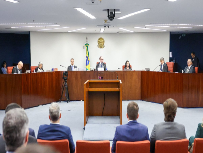 Decisão de Fux altera início do voto de Carmén Lúcia; veja