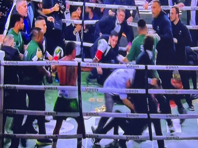 Wanderlei Silva vai parar no hospital após pancadaria em ring