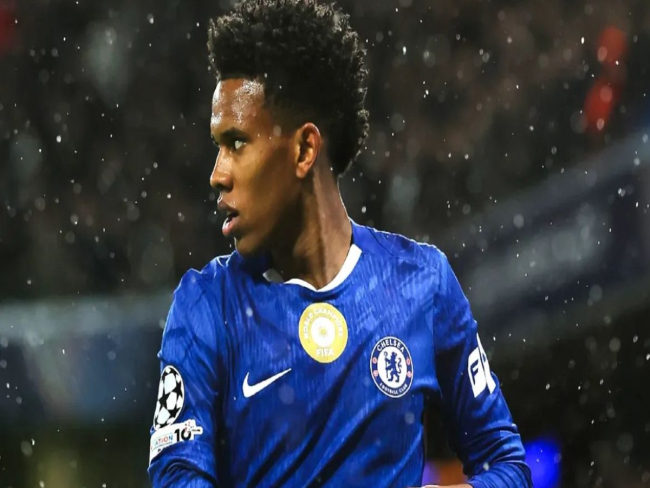 Estevão marca 1º gol na Champions em goleada do Chelsea