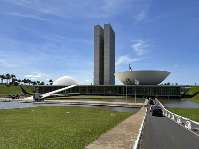 Me dá um dinheiro aí