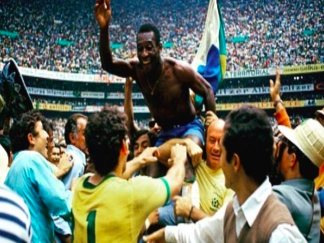 Pelé recebe homenagens em aniversário de 85 anos