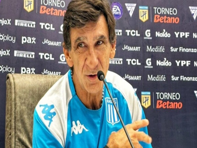 Técnico do Racing cita