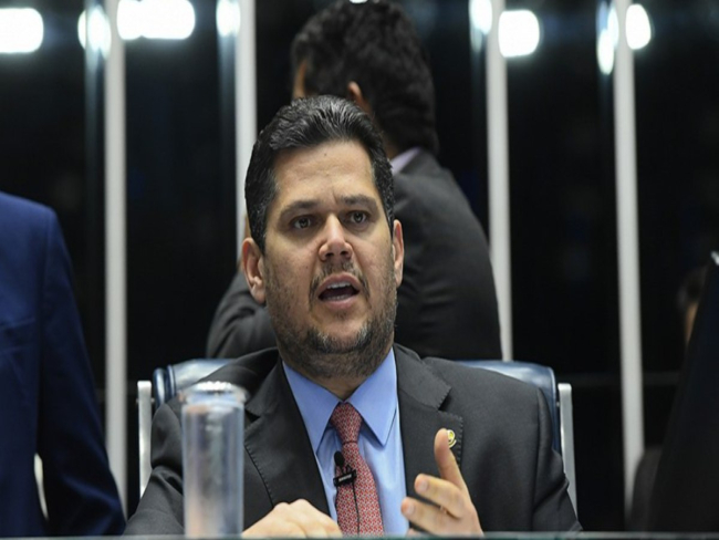 Alcolumbre critica demora do Planalto em enviar indicação ao STF