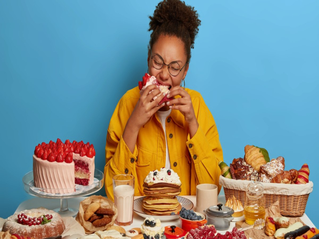 Bateu vontade de comer um doce? Saiba como equilibrar a dieta