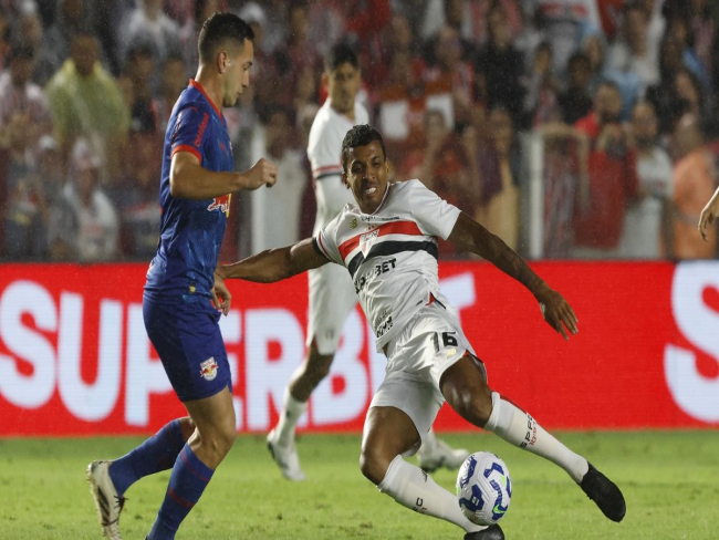 Falta cuidado: São Paulo esbarra em excesso de pênaltis cometidos