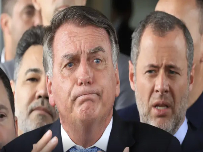 Jair Bolsonaro é preso pela PF após determinação do STF