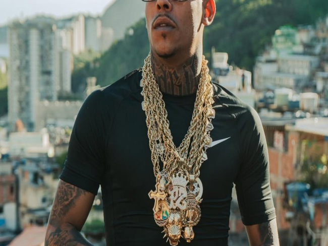 MC Poze do Rodo expulsa Vivi Noronha de casa