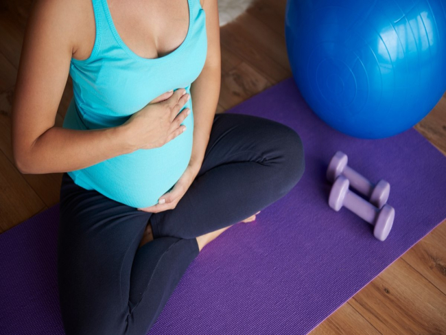 Musculação na gestação: benefícios para corpo e mente da mãe