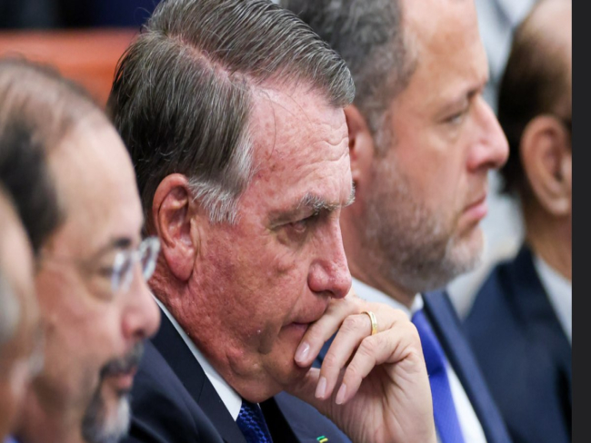 Por unanimidade, STF mantém condenação de Bolsonaro