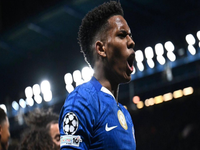 Show do brasileiro: Estevão faz golaço em vitória do Chelsea