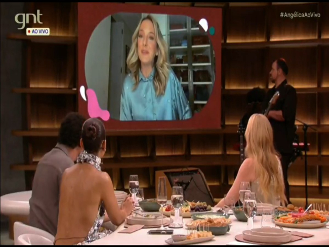 Ticiane Pinheiro brinca sobre postura de Tralli no JN: