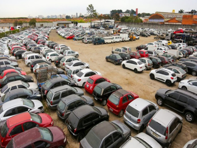 Leilão do Detran SP oferece motos a R$ 600 e carros a R$ 1.250