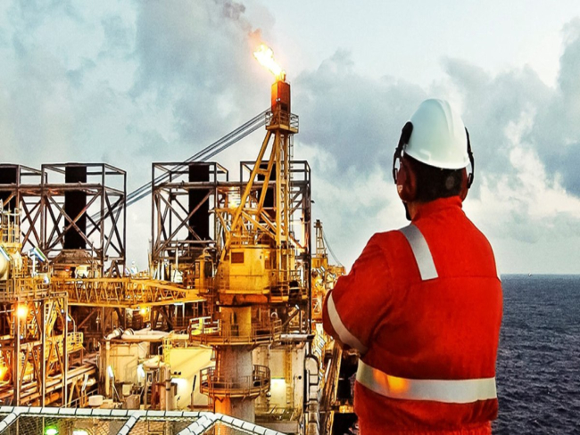 Com risco geopolítico indefinido, preço do petróleo deve oscilar