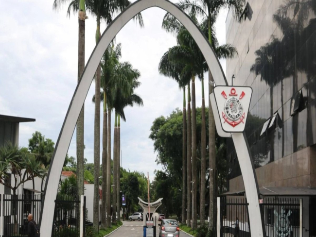 Corinthians apresenta déficit milionário e dívida bate quase 3 bi