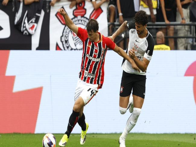 Corinthians e São Paulo empatam em clássico de heróis opostos