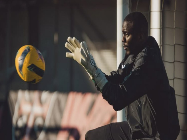 Flamengo acerta com goleiro Andrew até 2029, diz jornalista