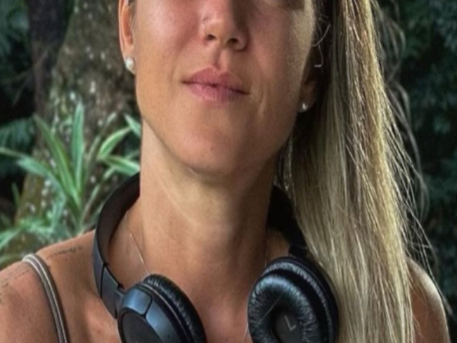 Influencer volta a mexer braço: entenda como funciona a poliamina