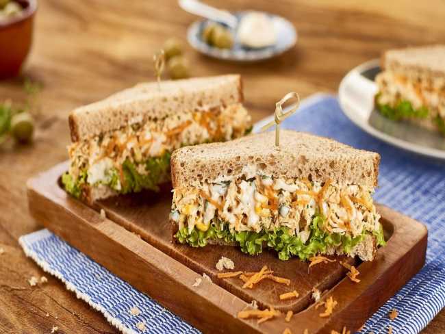 Sanduíche de salpicão de frango pronto em até 10 minutos