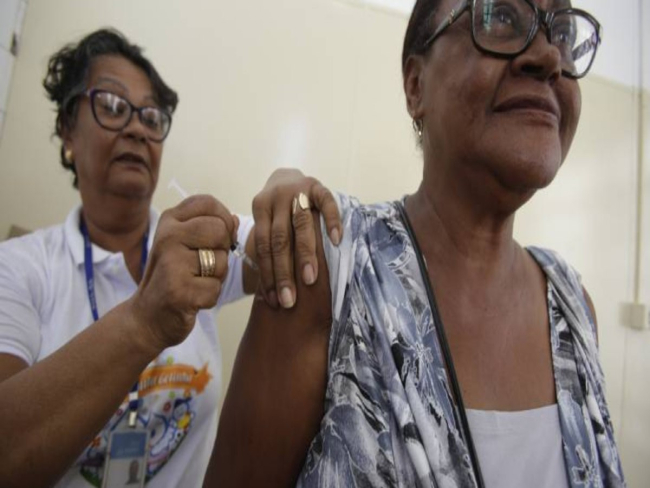 Vacina da dengue do Butantan começa fase de teste em idosos