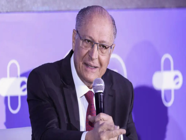 Alckmin comemora fim do