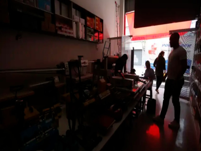 Apagão atinge região central de SP e deixa milhares no escuro